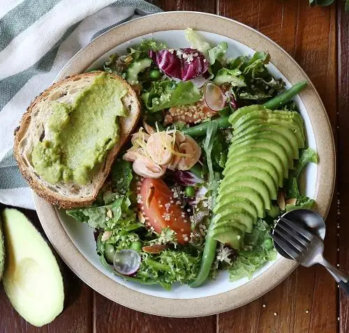 Aguacate y salud cardiovascular 2026: un estudio encuentra beneficios de consumir un aguacate al dรญa